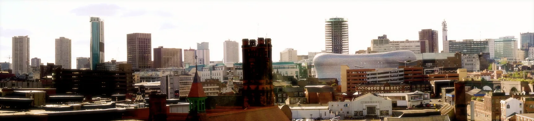 Skyline of central Birmingham , England. Photographed from Deritend by en:User:Thommy-86 in September 2006. View looks westward (left of image) to north-west (right of image). Key to identification of buildings 1 Clydesdale Tower (south Sentinel ) (90m) 2 Metropolitan House (69m) 3 Cleveland Tower (